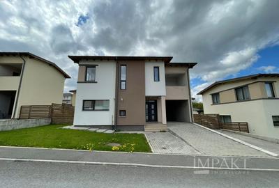 Casă / Vilă cu 4 camere de închiriat - Dezmir - 1