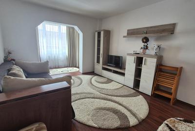 Apartament cu 2 camere decomandat, mobilat în Tractorul