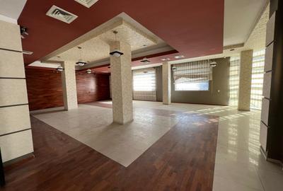Închiriere clădire 750 mp. - birouri, alimentație publică, 6000 EUR - 2