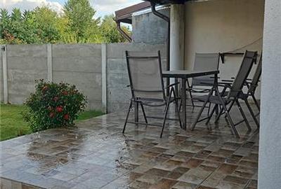 Casă cu 3 camere în Dumbrăvița