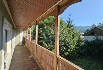 Casă solidă din cărămidă, mobilată, garaj, teren generos – Tarcău - 48