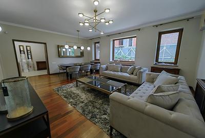 Casă individuală cu 5 camere în Pipera