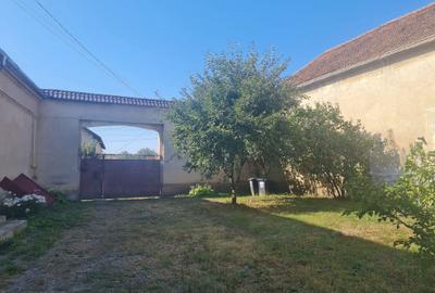 Vand casa saseasca 4 camere cu teren generos 1900mp - 1