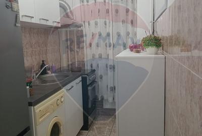 Apartament cu 2 camere semidecomandat, mobilat în Intim