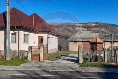 Casă individuală cu 3 camere în Benesat