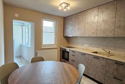 Inchiriez apartament de 3 camere situat central-G-ral Magheru, etaj 1 - 4