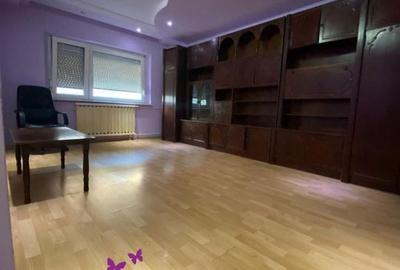 De inchiriat apartament 3 camere Rogerius