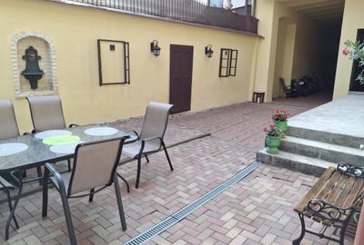 Cladire mixta cu spatii la parter si numeroase incaperi -central - 20