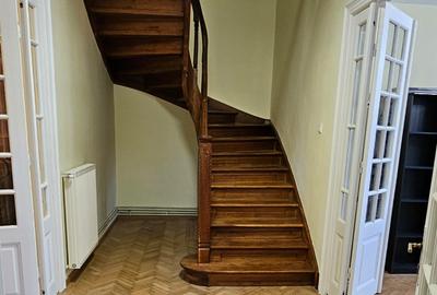 Casă cu 6 camere în Eminescu