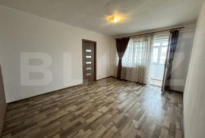 Apartament cu 2 camere semidecomandat în Craiovița Nouă