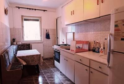 Apartament cu 3 camere decomandat în Răcădău