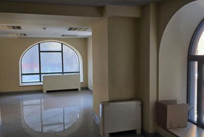 Universitate, spatiu comecial cu vad intens - 7