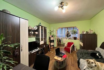 Apartament cu 3 camere decomandat, mobilat în Între Lacuri