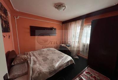 Apartament cu 3 camere decomandat în Nicolina