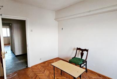 Apartament 4 camere,etaj 4,cu boxa, zona OMV, Calea Romanului