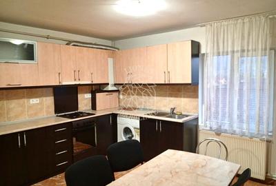 Apartament cu 4 camere decomandat, mobilat în Calea Moldovei