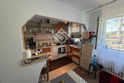 Apartament de vanzare 3 camere - zona Decebal - 4