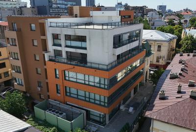 Birou, 1335 mp în Universitate