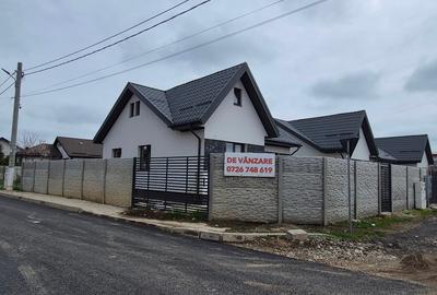 Casă individuală cu 4 camere în Central
