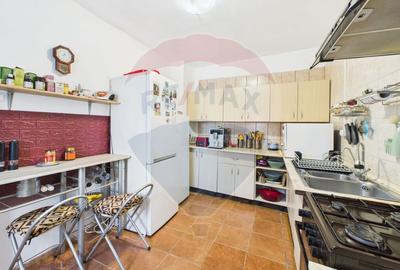 De vanzare| Casa cu teren | 300 mp | Rahova - 9