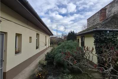 Oportunitate in Timisoara - 880mp teren - doua case - ideal  locuinta - investit - 1