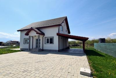 Casă cu 4 camere în Sânpetru