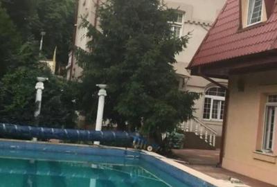 Bijuterie Arhitecturală: Refugiul tău de Lux cu Piscină în Inima Orașului - 1