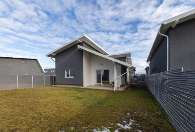 Casă single în curte, cartier Izvor - 1