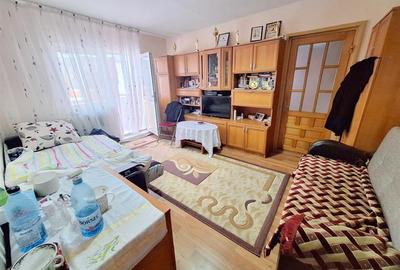 Apartament 2 camere semidecomandat , zona Ura - 1