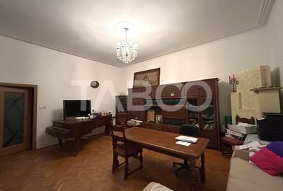 Apartament cu 2 camere decomandat, mobilat în Central