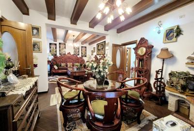 Casă cu 5 camere în Central