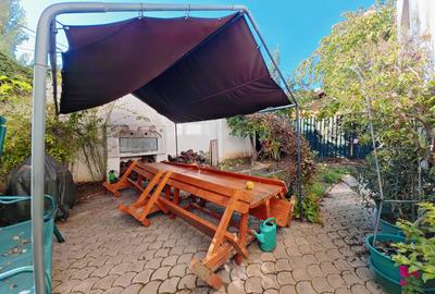 Fundeni | Str.Cuprului | Apartament in vila la etajul2  | curte comuna | parcare - 2