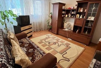 Apartament cu 3 camere decomandat în Apollo