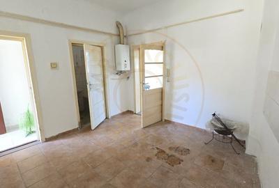De Vanzare Casa 2 camere P-ȚA Mica - 4