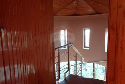 De VANZARE Casa spațioasă S+P+1E+M | Zona STIREX in Galati - 18