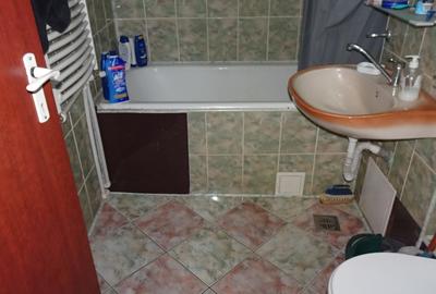 Vand  apartament de 3 camere decomandat in Deva, etaj 2, zona Micro 15, - 6