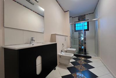 VILA DEOSEBITA / SPATII GENEROASE / CURTE PROPRIE - 31