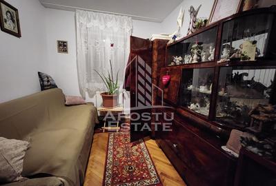 Apartament cu 4 camere, centrala proprie, etaj intermediar, zona Dacia - 3