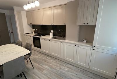 Apartament cu 3 camere semidecomandat, mobilat în Florești