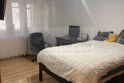 Apartament cu 3 camere decomandat, mobilat în Dacia