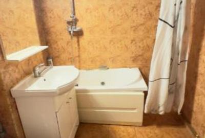 Apartament 3 camere etaj intermediar ,zona  Judetean - 8