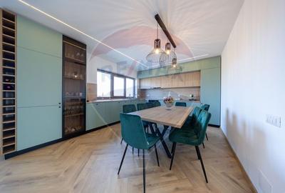 Casă cu 6 camere în Stupinii Prejmerului