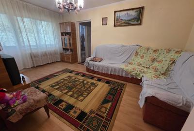 3 camere C. Calarasilor  - Viziru , 2 balcoane, sup 70 mp - 1