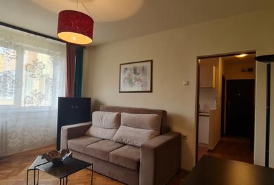 Garsonieră decomandată în Central