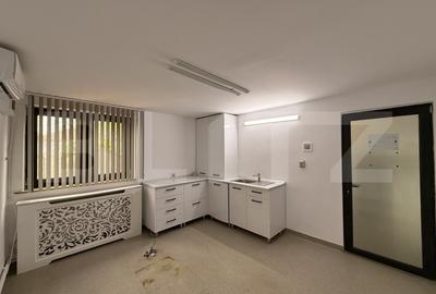 Cabinet medical și apartament 2 camere, 223mp, teren 253mp, zona 1 Mai - 1