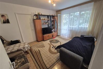 Apartament cu 3 camere semidecomandat în Astra