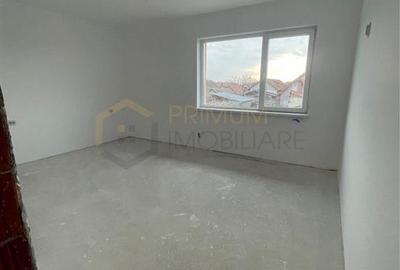 Casă individuală cu 5 camere în Sânmihaiu Român