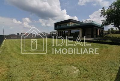 Casa  Exclusivista cu piscina si 1200 mp de teren, in Cisnadie - 1