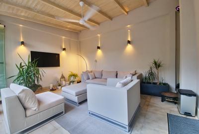 Vila deosebita  la un pas de mare mobilata si utilata - 21