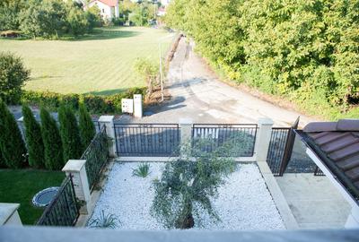 Casă superfinisată, complet mobilată, cu piscină încălzită – 5 camere, 5 băi - 2